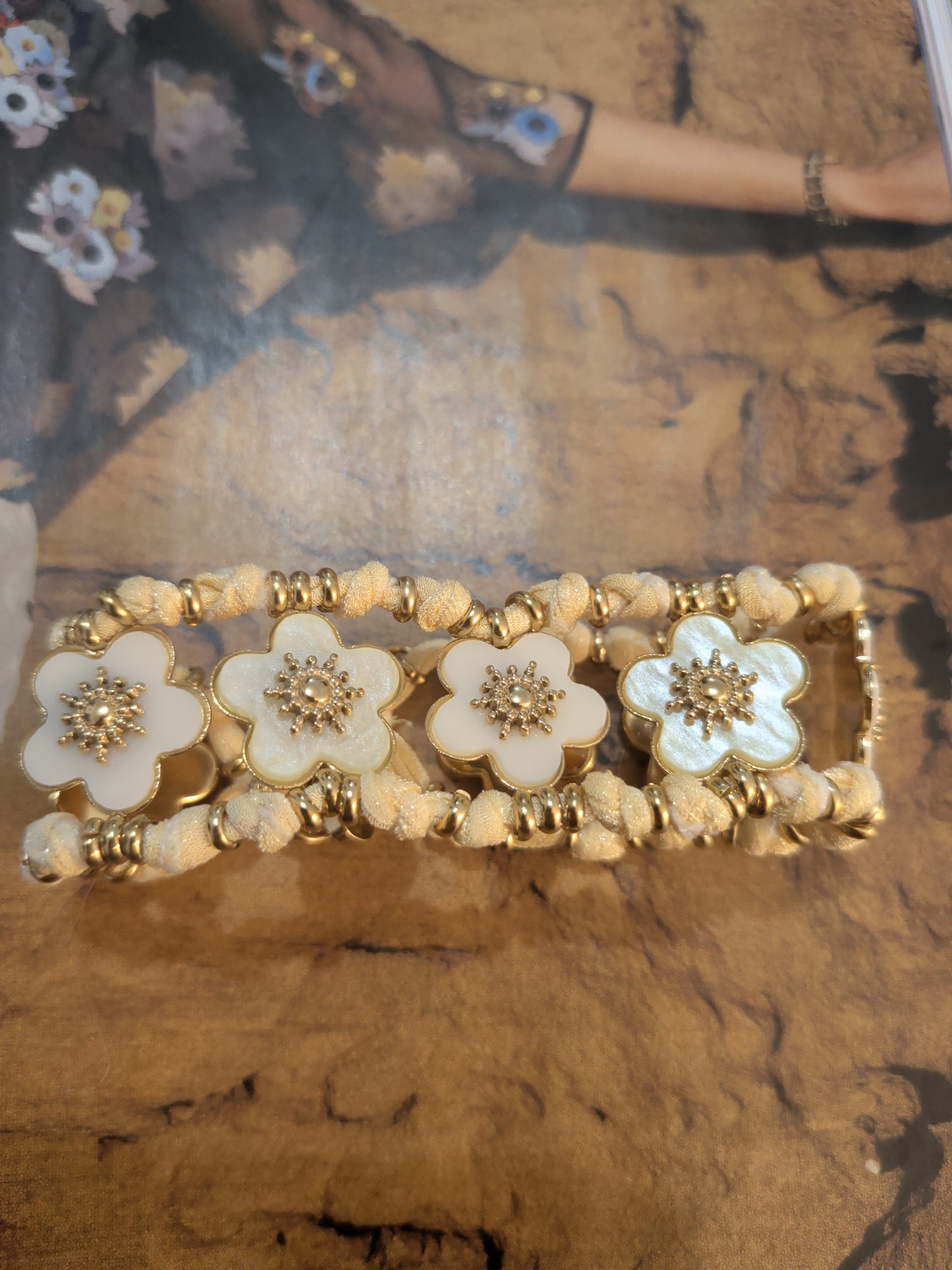 Bracelet fleurs nacres