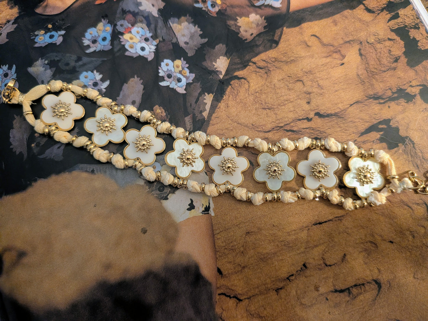 Bracelet fleurs nacres
